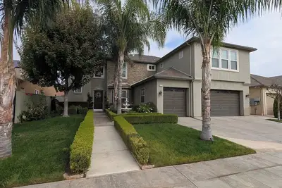Image de Spacious 5-bedroom 3-bath house in Nw Fresno