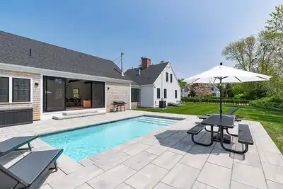 Image de The 1768 House: 974-D Dennis Village Modern Minimalist, Pool, Walk to Bayside Beaches