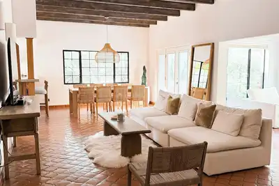 Image de Desert Oasis Retreat - Luxurious 2br 2br Spa Style Comfort Meets Quiet Luxury