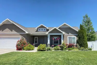 Image de Spacious retreat, sleeps 18 guests comfortably, theater and game room