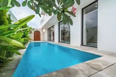 Chic 3br Villa with Sunset & Gwk View