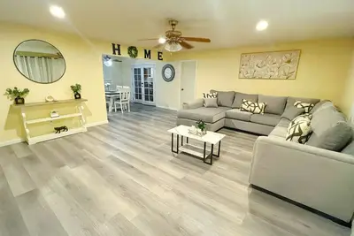 Image de 5br Home Close Nat’l Parks & Downtown Fresno +Large Private Parking