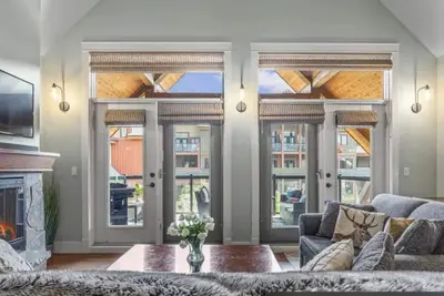 Image de New on Market:  Panorama View Penthouse w. One  King Suite