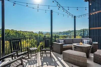 Image de New Lux | Close 2 Pkwy| Pickleball | Sleeps 18