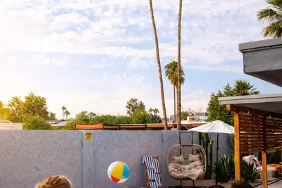Image de Sleeps 16! Luxury Phoenix Retreat Near Biltmore- Pool, Theater & Game Room.