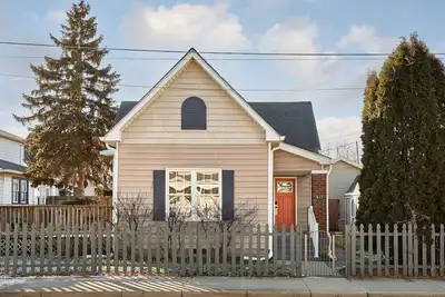 Image de Sleek Modern Indy Home w/ Yard, Bbq & Easy Access