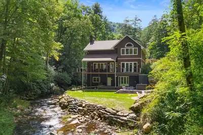 Image de Retreat on Buck Creek, Highlands. Creekside waterfront!