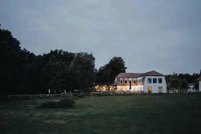 Image de Cozy vacation apartment on an estate surrounded by nature