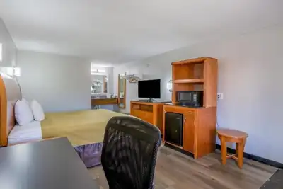 Image de Comfortable Two-Room Stay for Leisure or Work near Attractions with Free Parking