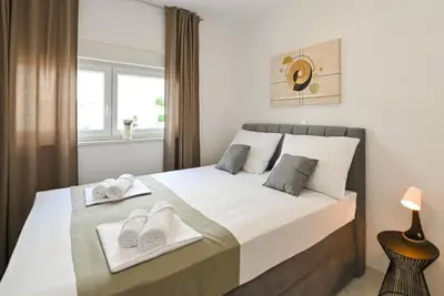 Image de Two-bedroom apartment Break B with terrace and pool B1