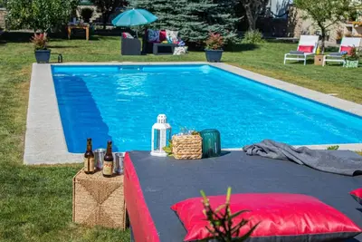 Image de Villa « Luxury Singular Rosa » avec vue sur la montagne, piscine et jardin privés