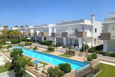 Image de Villa de luxe « Exclusiva » avec piscine partagée, Wi-Fi et climatisation