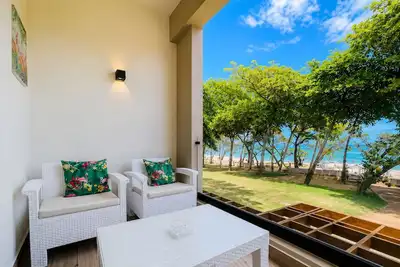 Image de Beachfront Condo at Marien Residences Resort Access