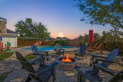 Image de 4-Bd/2-Ba with Backyard Pool Retreat + Game Room