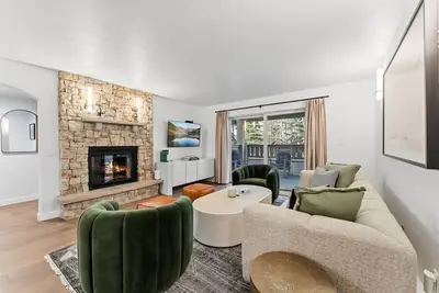 Image de Vail Village w/Amenities | Walk to Slopes & Dining