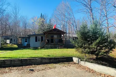 Image de Cozy cottage with bunkie that’s minutes to Bear Lake, Atv and Snowmobile trails.