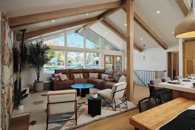 Image de Luxury Family Base w/ Hot Tub + Mountain Views + Pet Friendly!