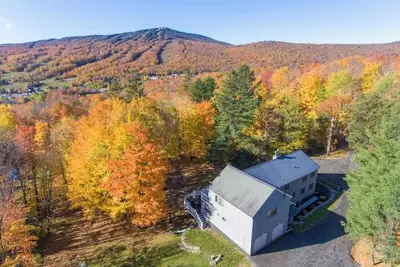 Image de Large Mountain House mins to Mt. Snow!