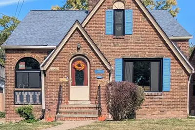 Image de Charming Tudor home with dedicated office, fitness room, in West Park/Cleveland