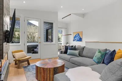 Image de Brand New High End w/ Hot Tub