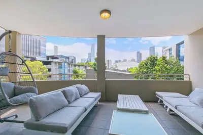 Image de Saphira Edge Art Deco Elegance in Brisbanes Heart