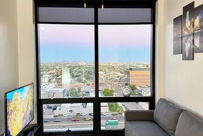 Image de 2-bedroom Highrise in the heart of Roosevelt District!