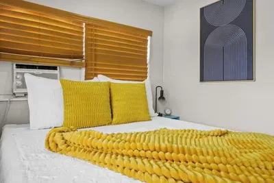 Image de Private Deck • Pet Friendly • Spacious Courtyard