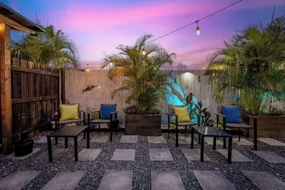 Image de Private Deck • Pet Friendly • Spacious Courtyard