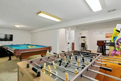 Image de Game Room • Fire Pit • Arcade • Outdoor Dining