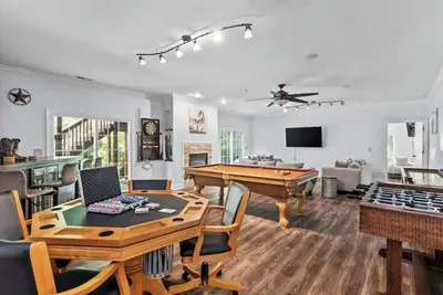 Image de Spacious Retreat  w/ Game Room and Modern Amenities