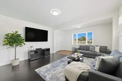 Niagara Falls • Pet Friendly • Free Parking