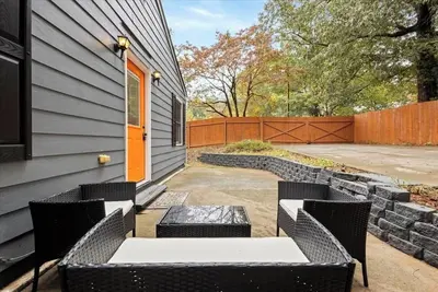 Image de Modern 3br • Private Yard • Fireplace • Grill