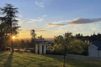 Image de Outdoor Grill, Spacious Yard and Board Games