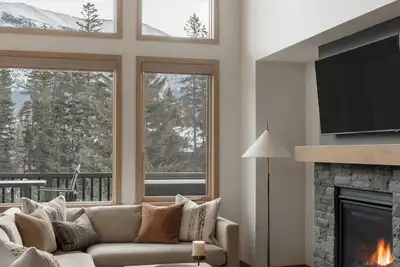 Image de Hot Tub, Sauna, Ev Charger | Luxury 4br Canmore