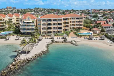 Image de The Strand apartment 1a, 5 guests with pool and beach