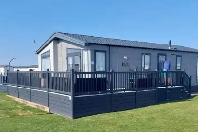 Image de Stunning 7 berth lodge with full-wrap decking, Heacham Beach, Norfolk ref 21039f