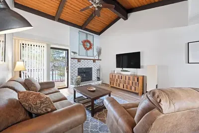 Image de The Nest -your Red Rock hiking, golfing dining hub in the Village of Oak Creek