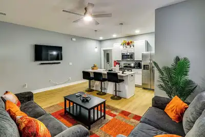 Image de 2 Mi to Fifa & Falcons Stadium: Westside Townhome