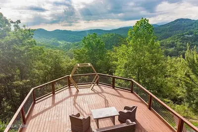 Image de Sunrise Oasis-HotTub, Game Rm, Multiple  decks with Amazing Views, Fire Pit
