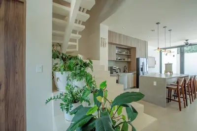 Image de Luxury Modern Townhome Retreat • Private Plunge Pool • Secure & Serene