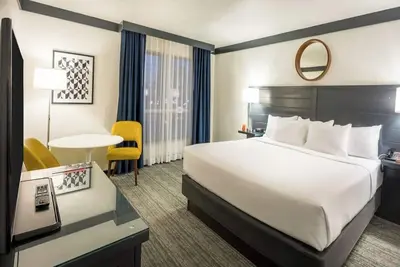 Image de Pool View King + Casino Access at Oyo Las Vegas | Steps from The Las Vegas Strip