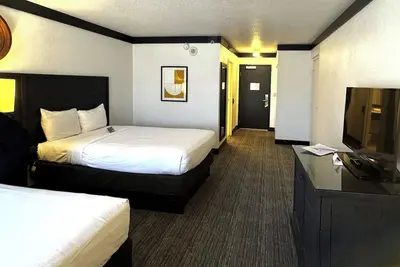 Image de Oyo Las Vegas | 2 Pool View Double Rooms | Seasonal Pool + Onsite Casino