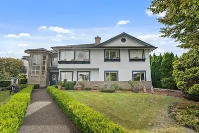 Image de Welcome to the Urban Oasis, your modern retreat in the heart of Fleetwood.