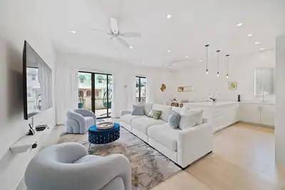 Image de New Gated Luxury 2br 2ba Condo, Pool, Rooftop Close to Beaches & Restaurants.