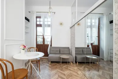 Nawrot Modern Apartment