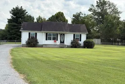 Image de Home away from home. Clean, safe, room to roam.