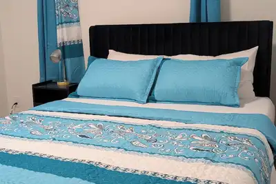 Image de The Nisku Retreat – 10 Mins from Yeg