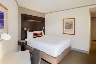 Image de 2 Comfortable Units! w/ Pool, Pets are Allowed!