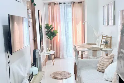 Image de 1 Bedroom condo with Ac and Fast Wifi. Fully-furnished unit near Moa and Airport