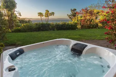 Image de Tranquil Tides - Spa Pool & Scenic Views